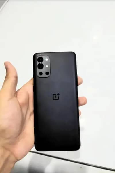One Plus 9R 16/256 90 fps on PUBG DSLR cameras