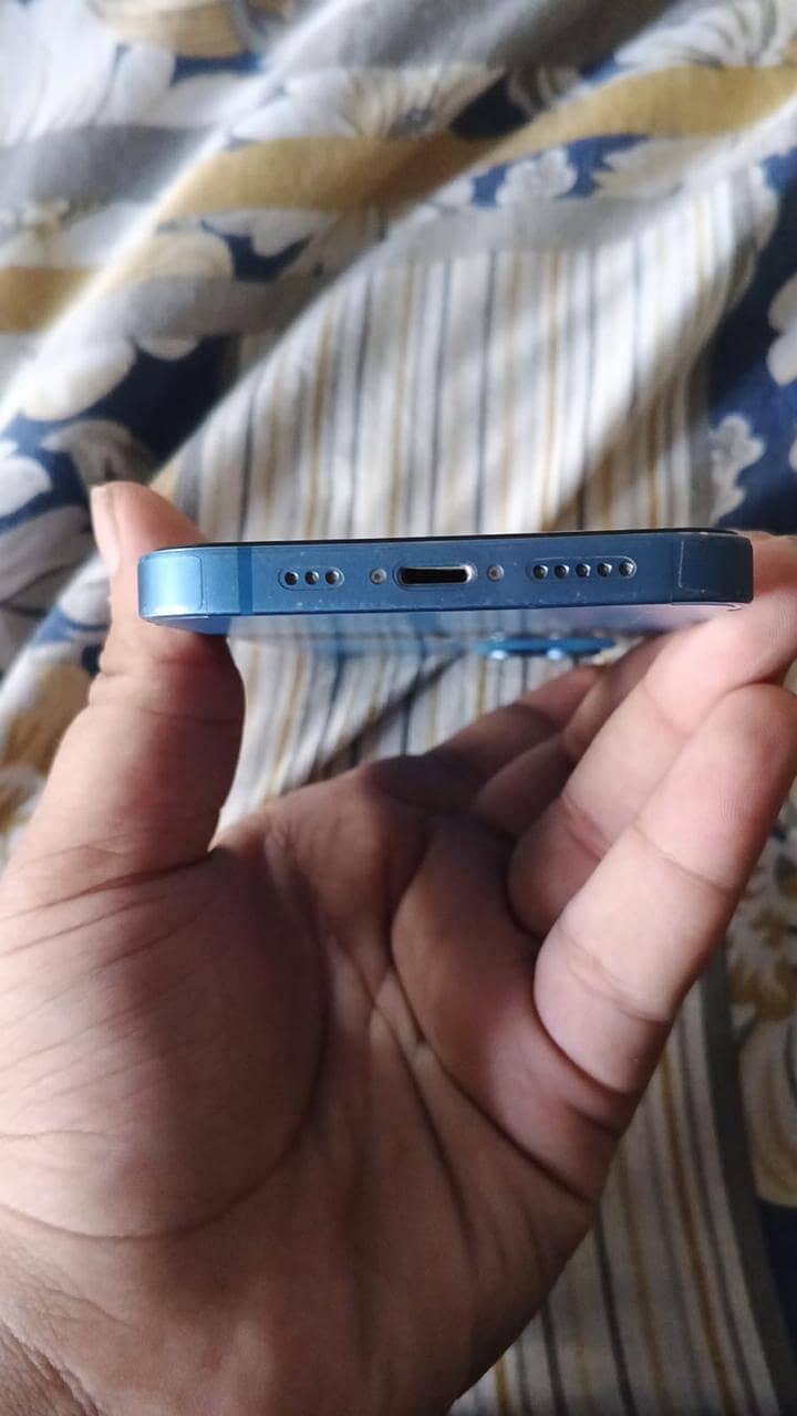 Apple iPhone 13 2