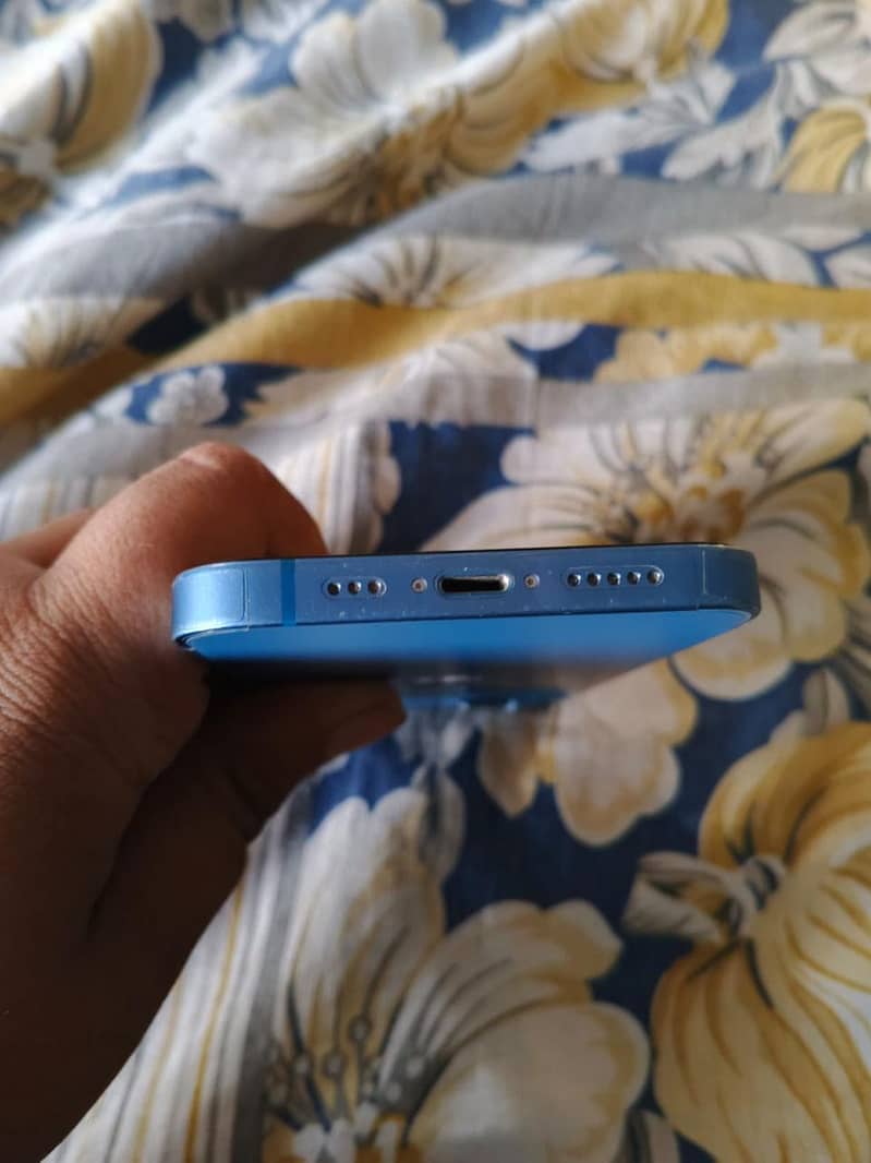 Apple iPhone 13 6