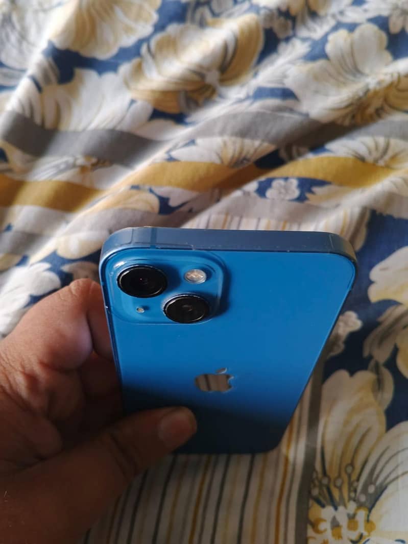Apple iPhone 13 7