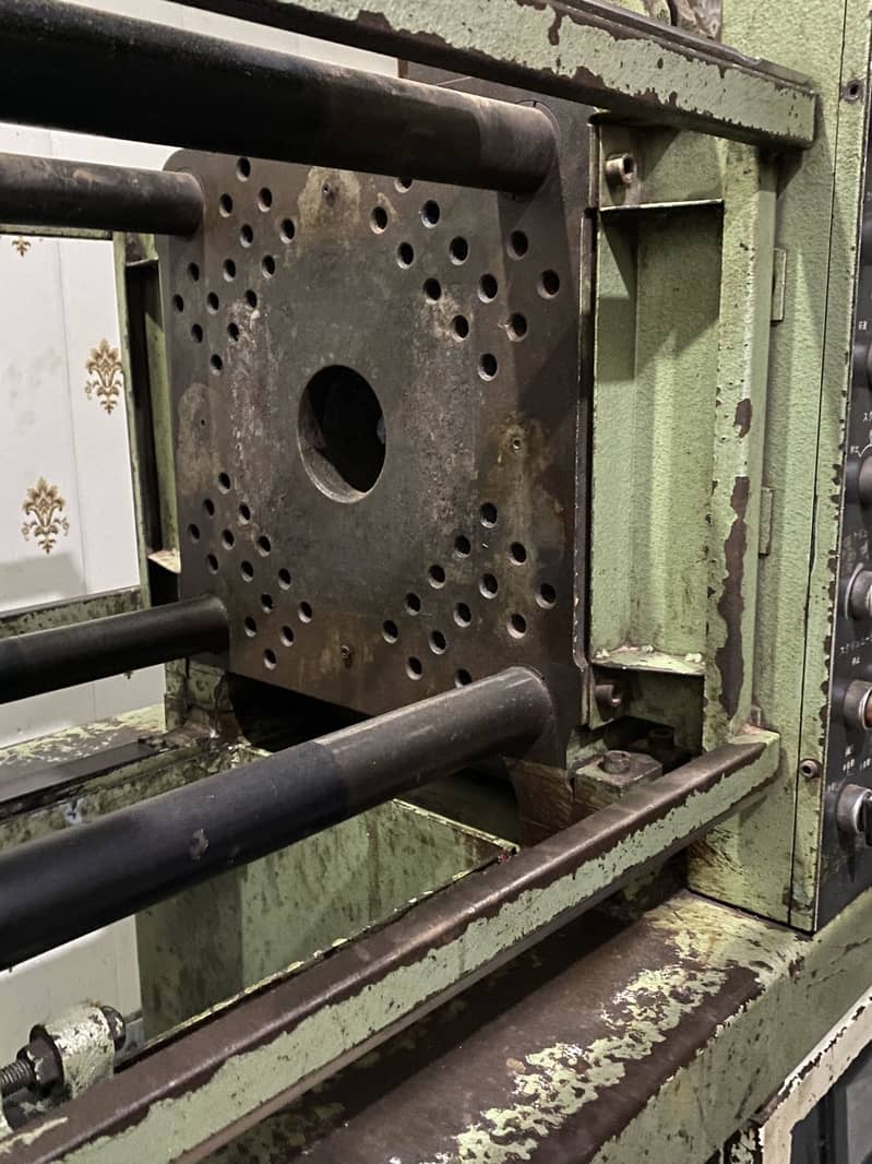 injection moulding machine nessei 40 ton 1990 model 4