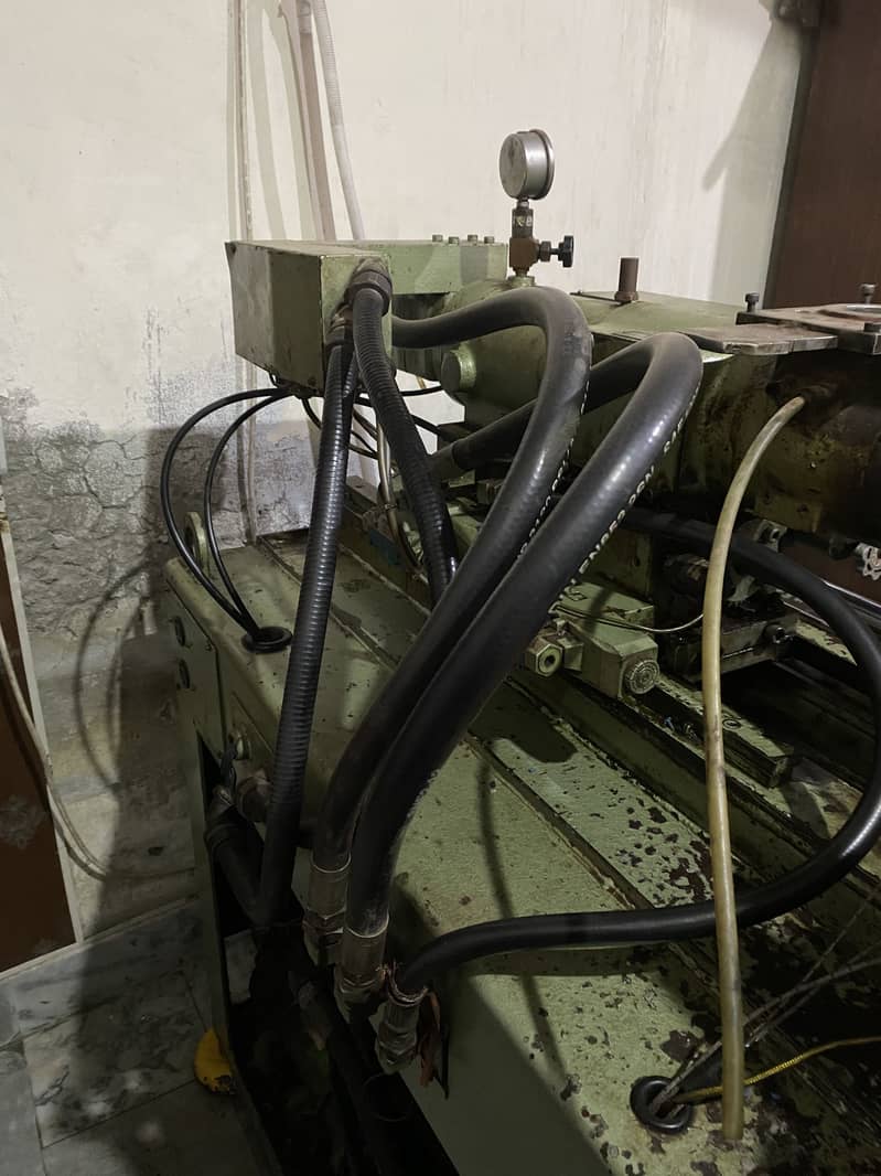 injection moulding machine nessei 40 ton 1990 model 6