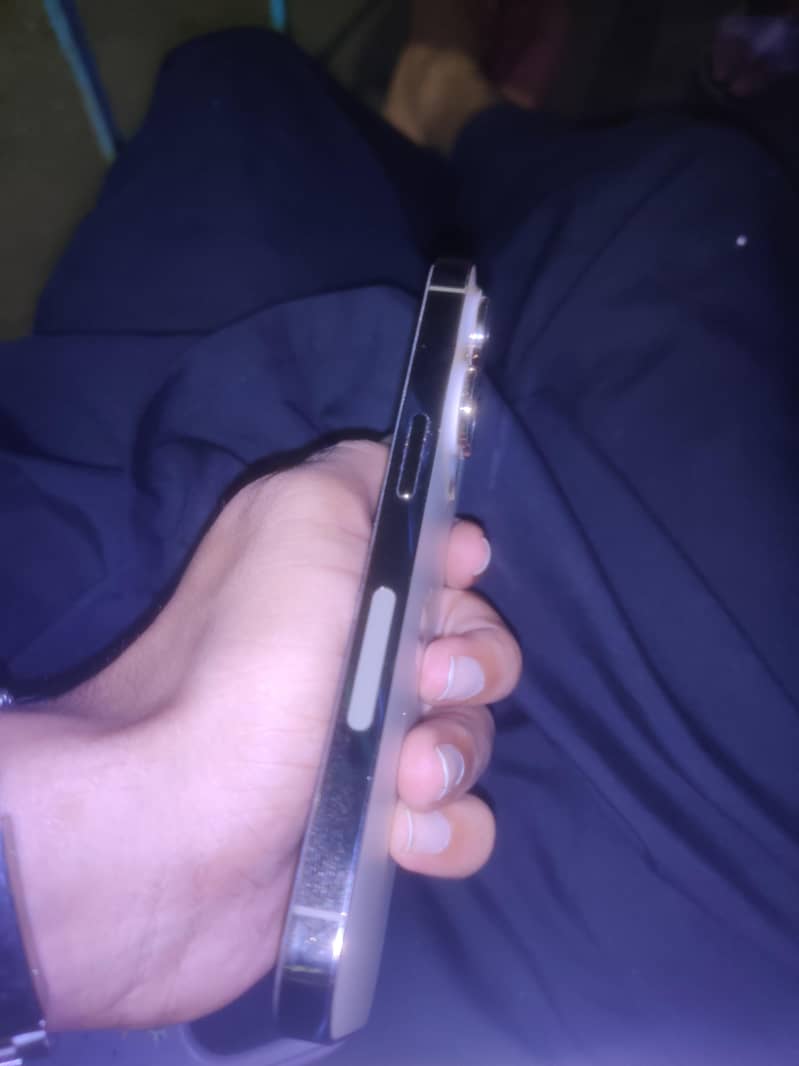 Apple iPhone 14 Pro 2