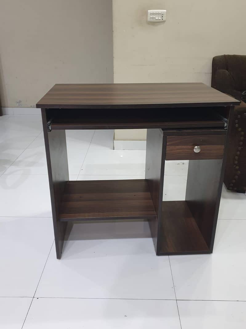 Computer table and chair 3