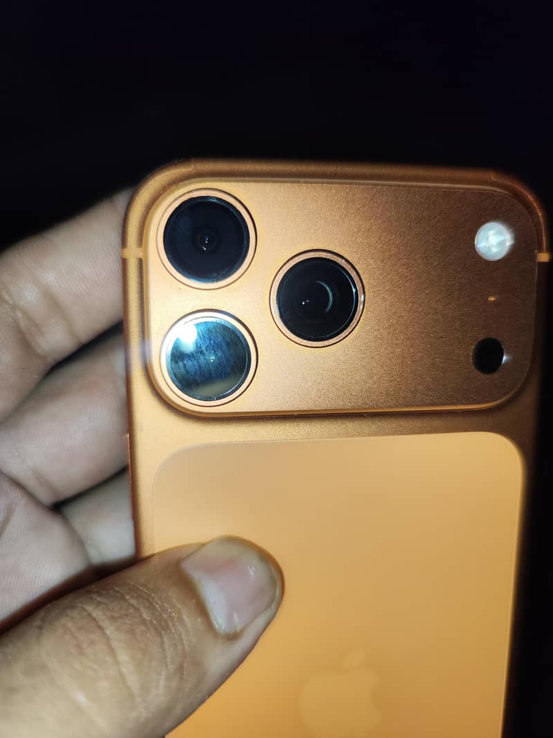 Apple iPhone 17 Pro Max 4