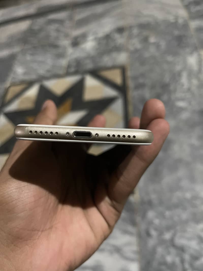 Apple iPhone 7 2