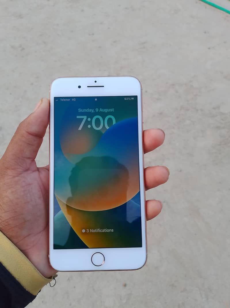 Apple iPhone 8 Plus 1