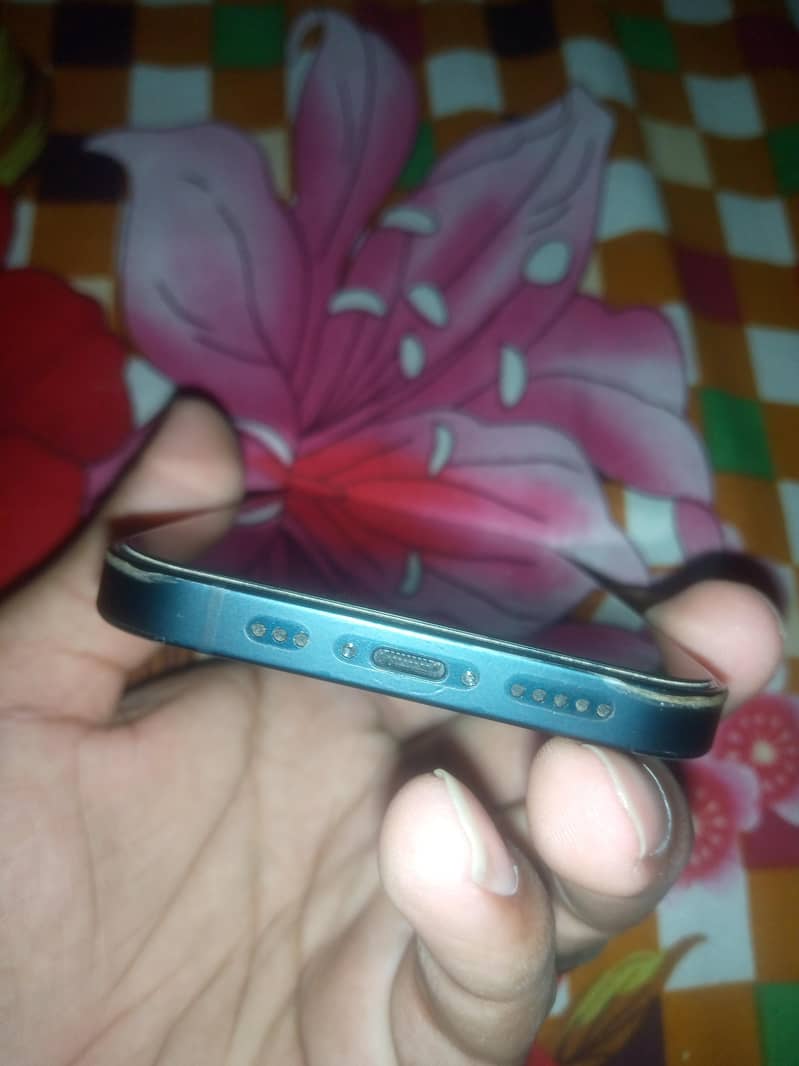 Apple iPhone 13 2