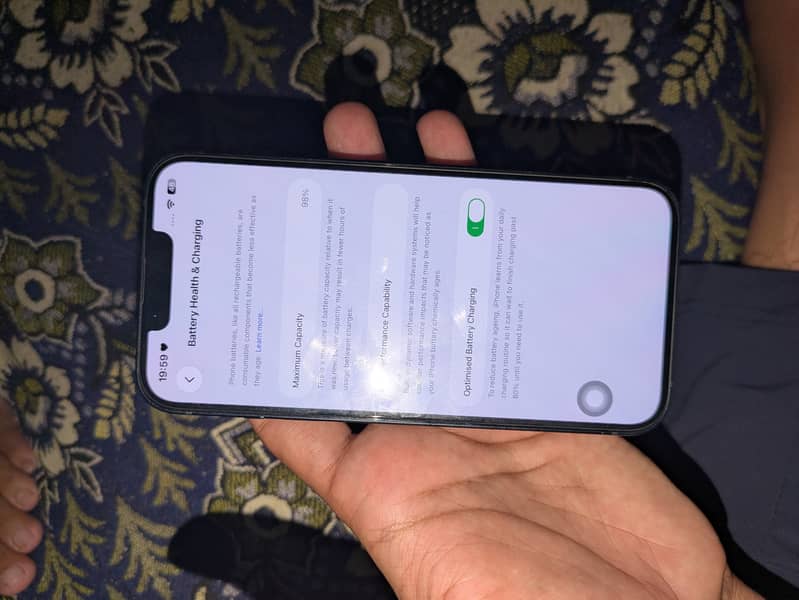 Apple iPhone 13 4