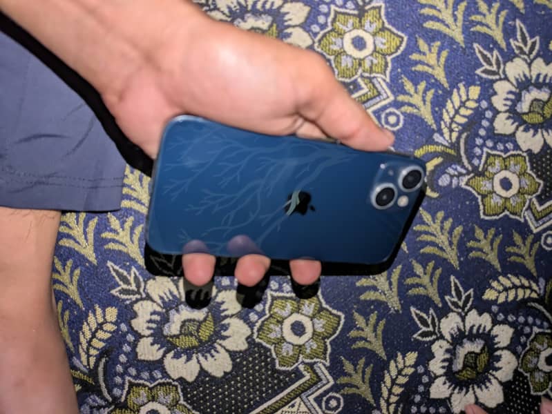 Apple iPhone 13 5