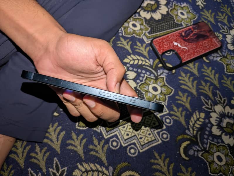 Apple iPhone 13 6