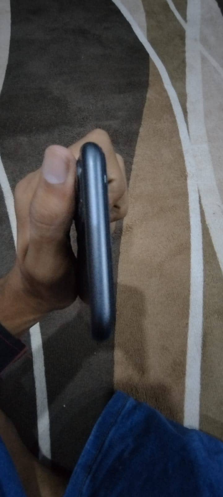 Apple iPhone 11 5