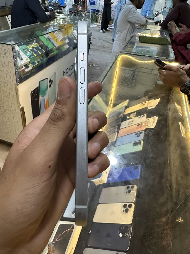 Apple iPhone 15 3