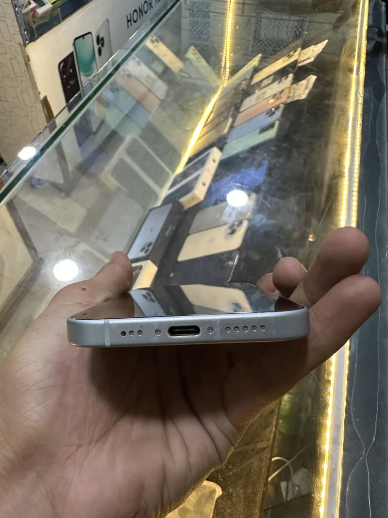 Apple iPhone 15 4