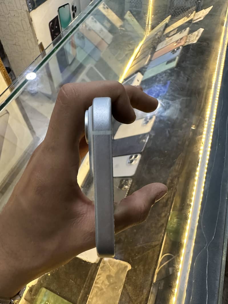 Apple iPhone 15 5