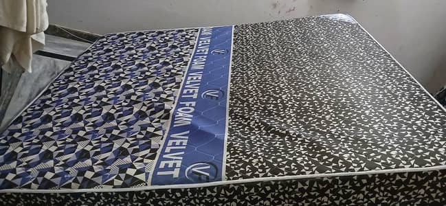 1 year used double bed mattress 72/78