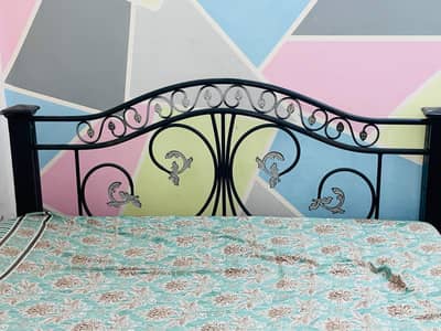 King size bed for sale good condition bed legs are made of wood