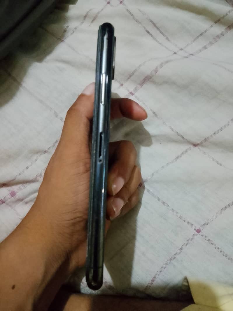 Apple iPhone XS 4