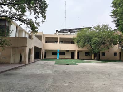 Spacious 6 Kanal House Available For rent In Gulberg 3