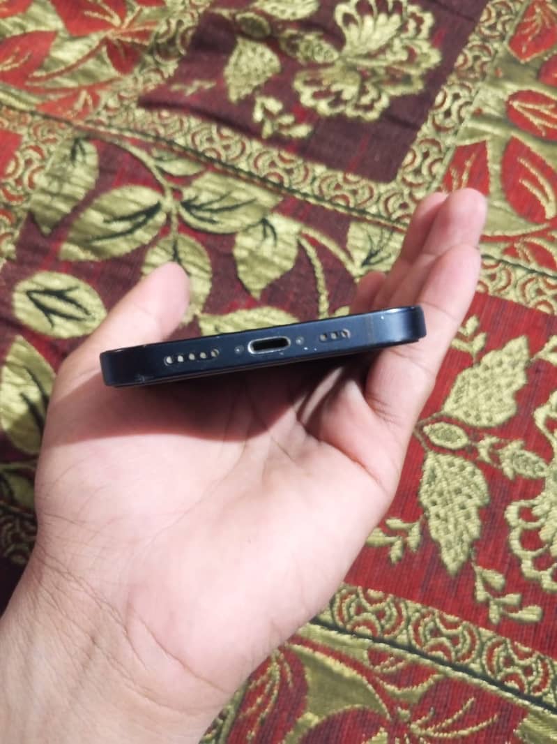 Apple iPhone 12 2