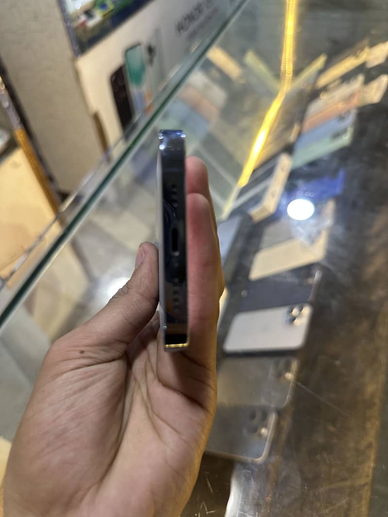 Apple iPhone 13 Pro 2