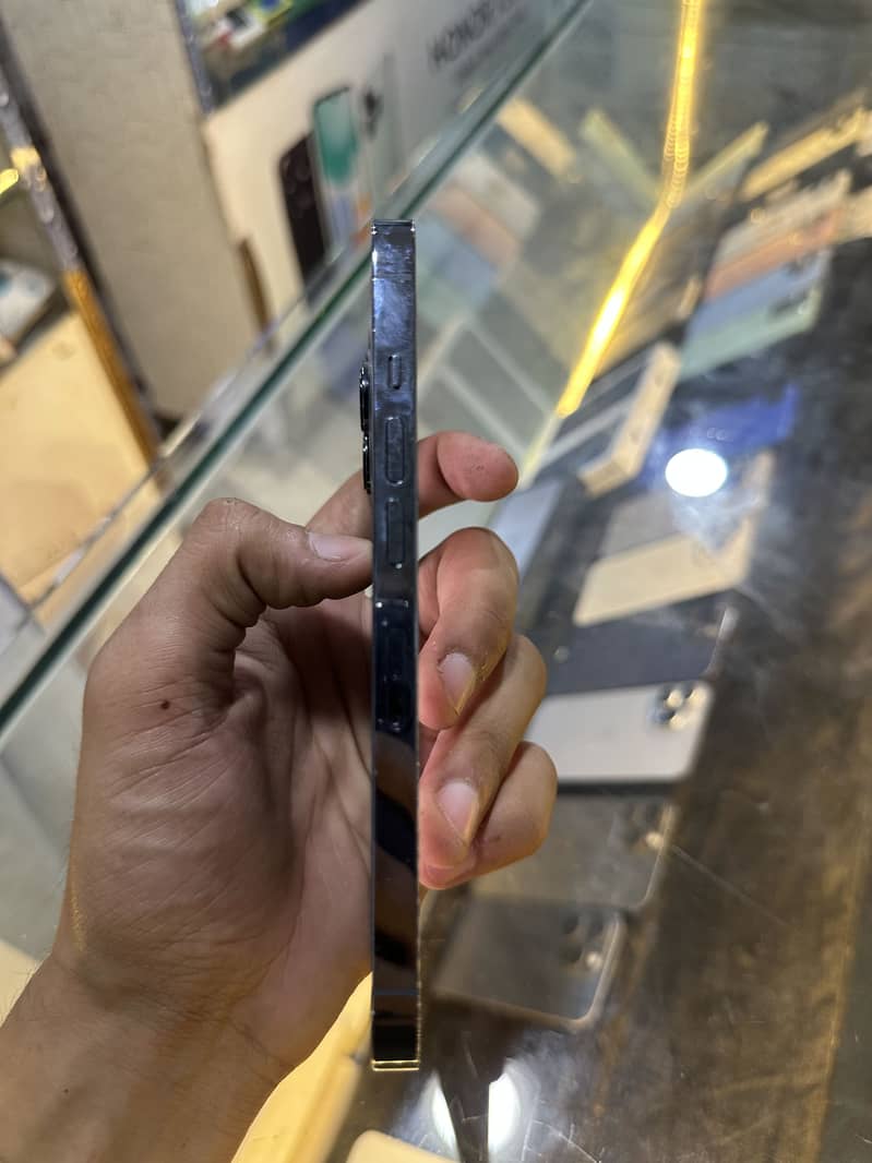 Apple iPhone 13 Pro 4
