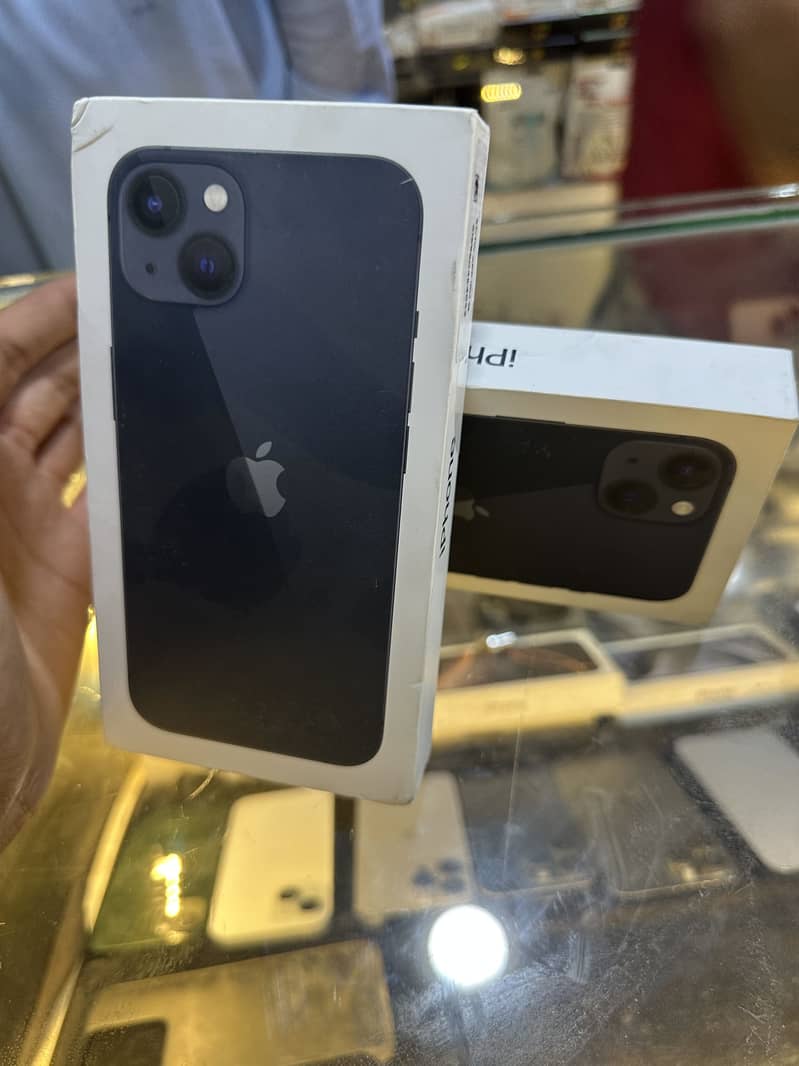 Apple iPhone 13 0