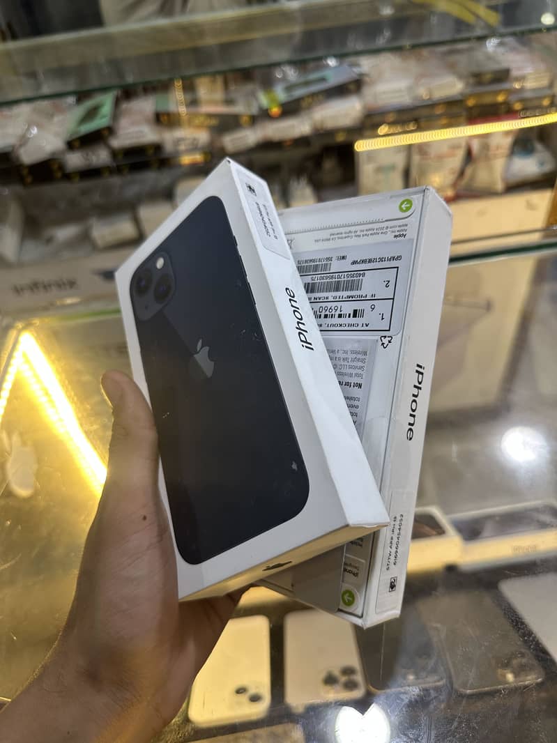 Apple iPhone 13 2