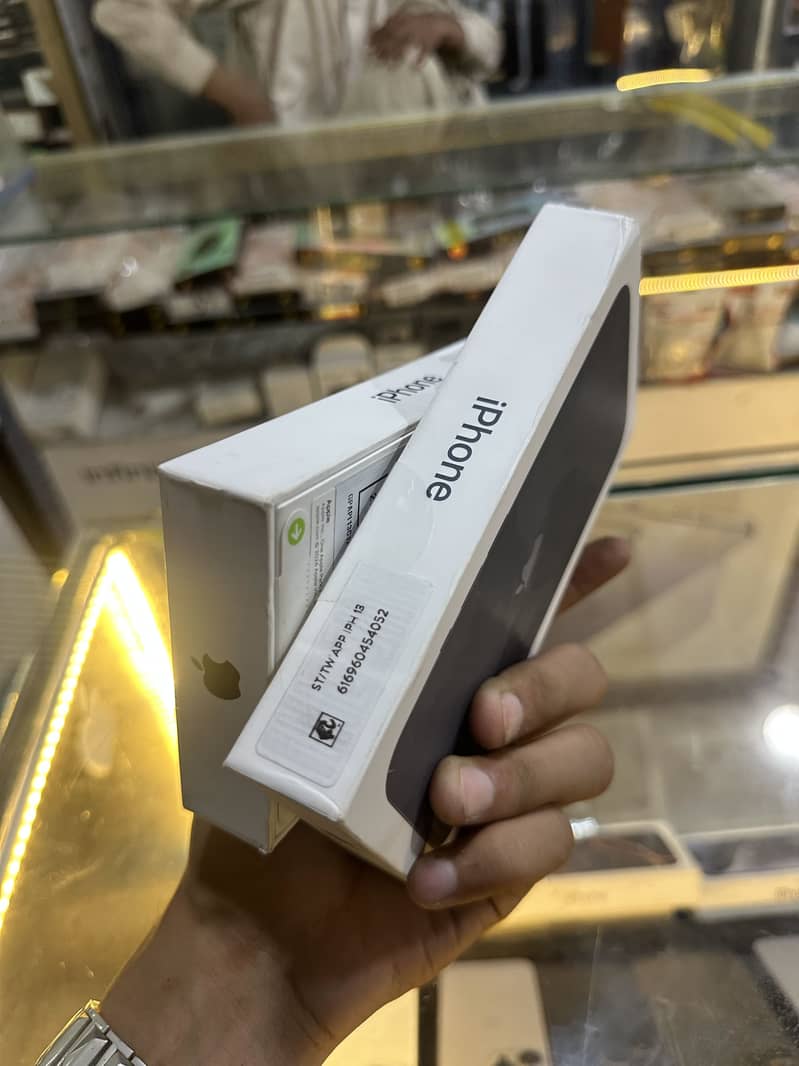 Apple iPhone 13 4