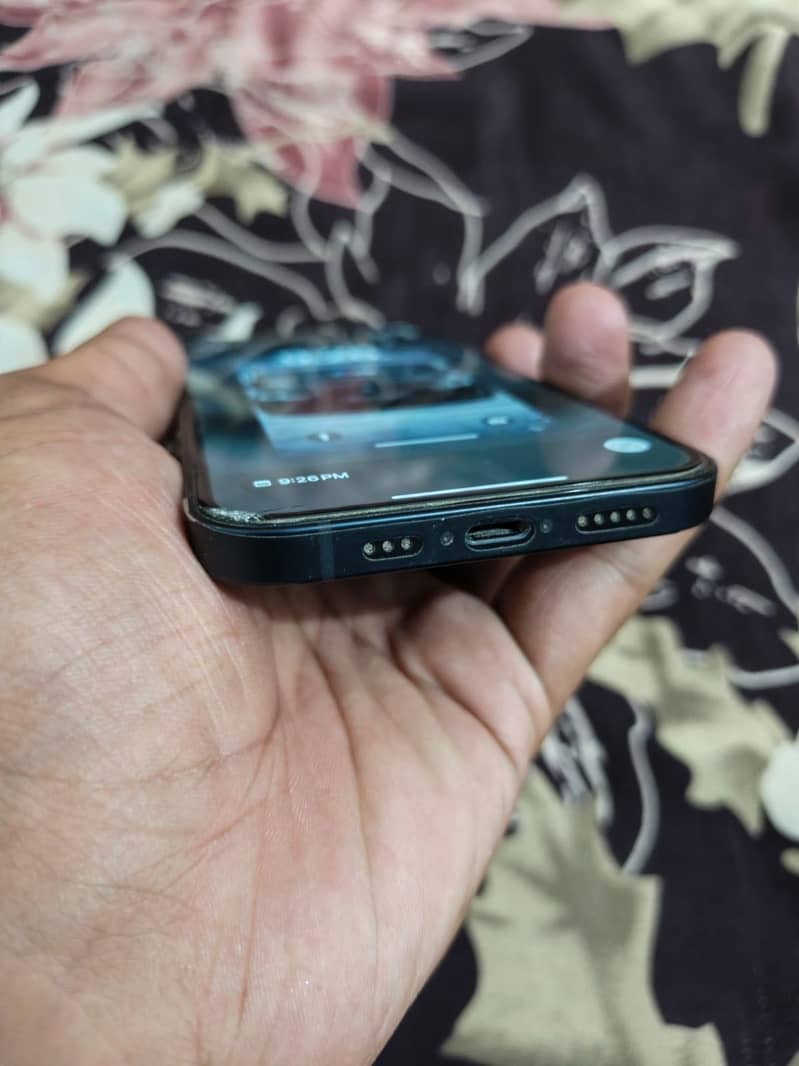 Apple iPhone 12 3