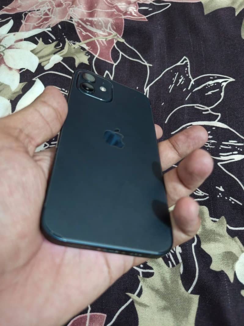 Apple iPhone 12 6