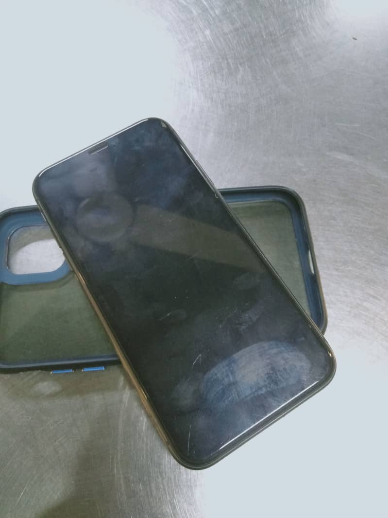 Apple iPhone 11 4