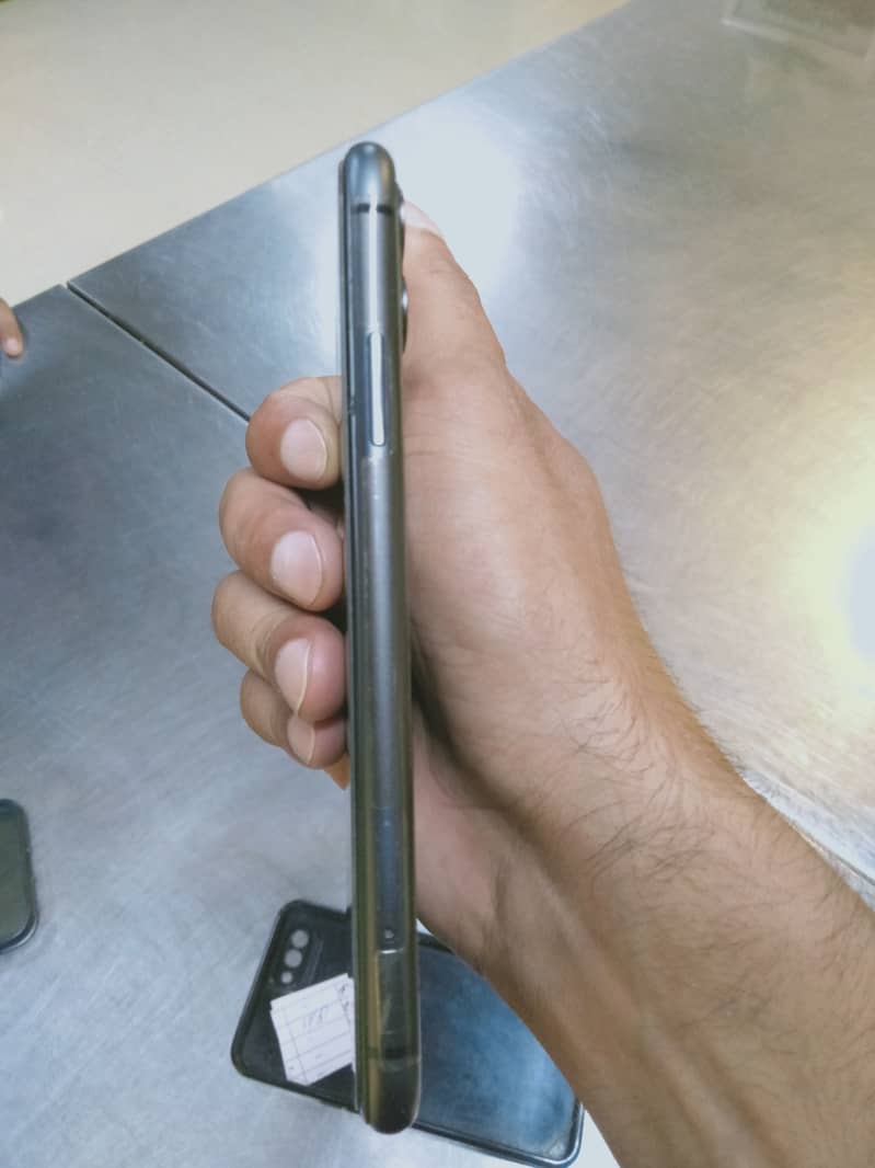 Apple iPhone 11 7