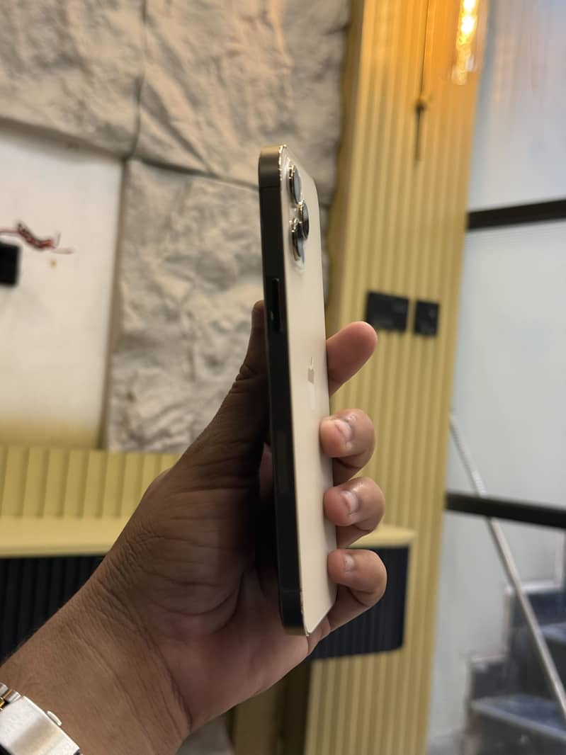 Apple iPhone 12 Pro Max 4