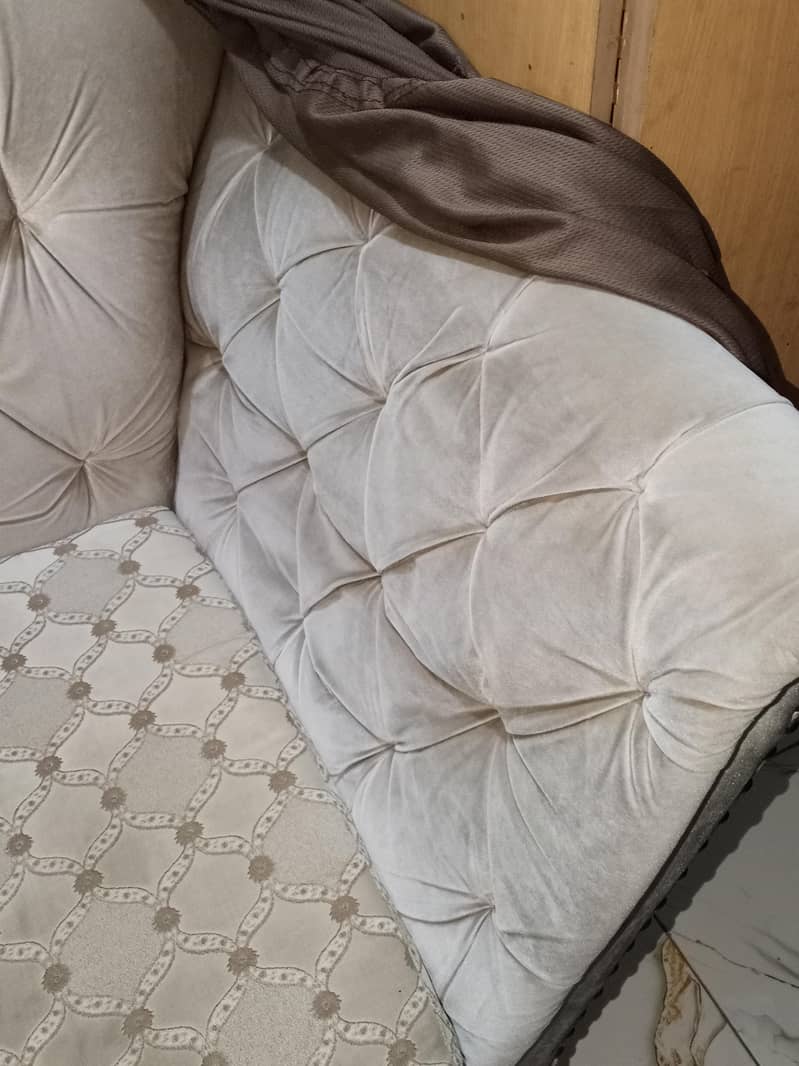 5 seater sofa 3