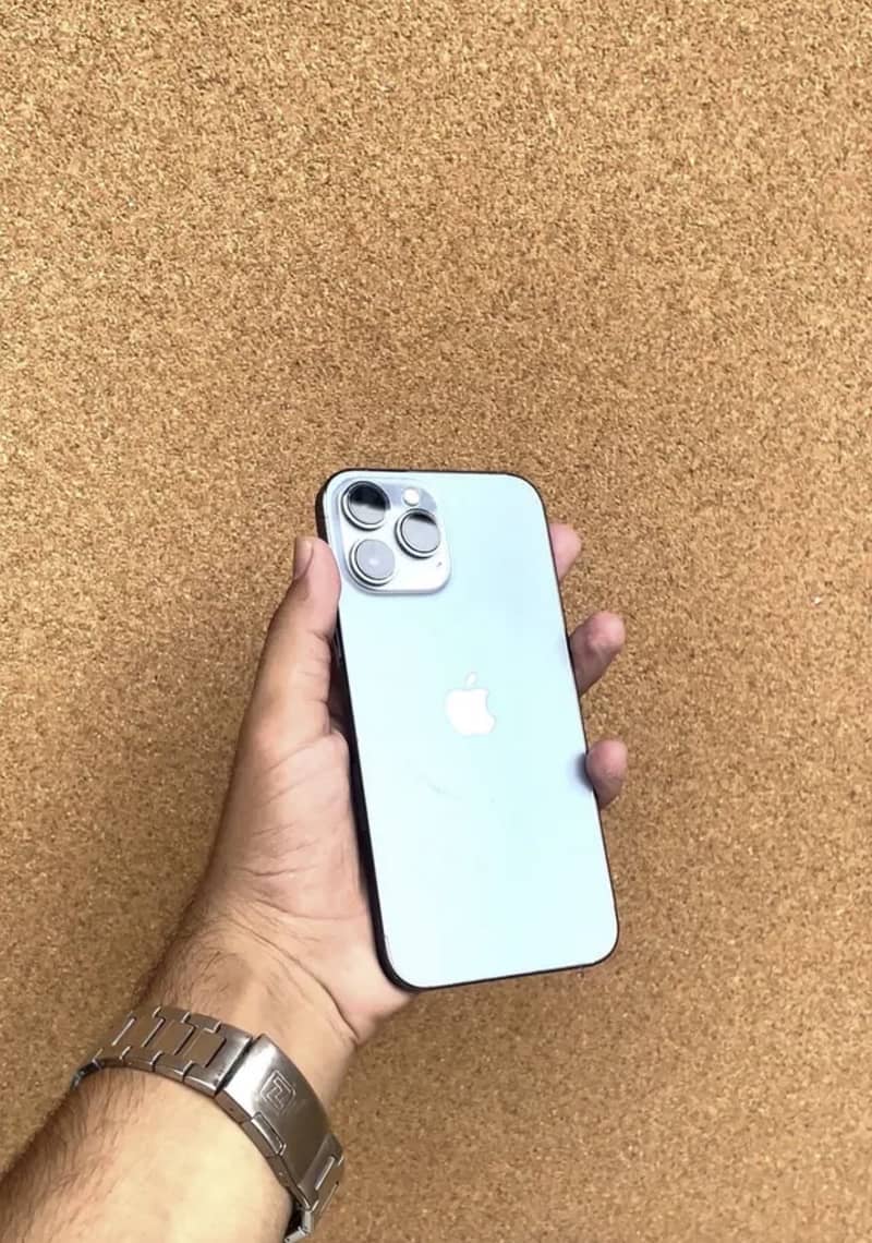 Apple iPhone 13 Pro Max 4