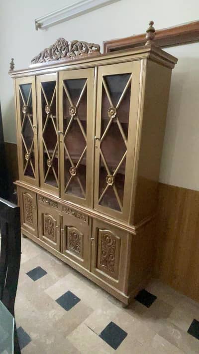 Beautiful Wooden Showcase / Crockery Cabinet – Heavy & Elegant Design