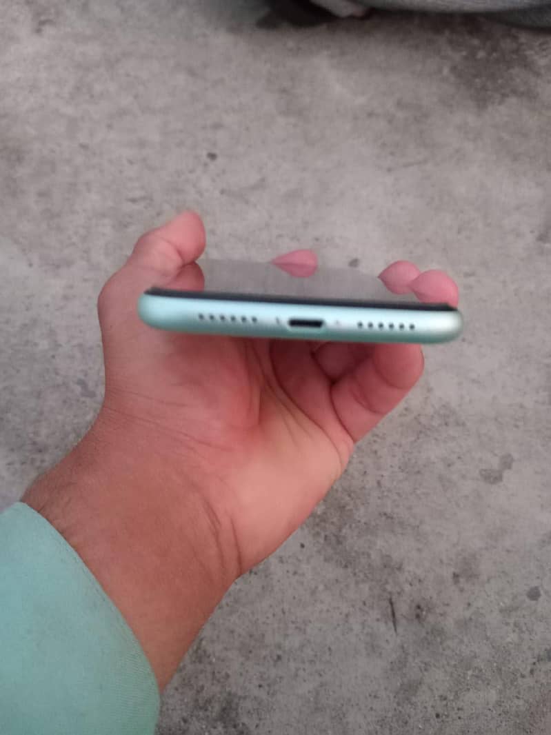 Apple iPhone 11 0