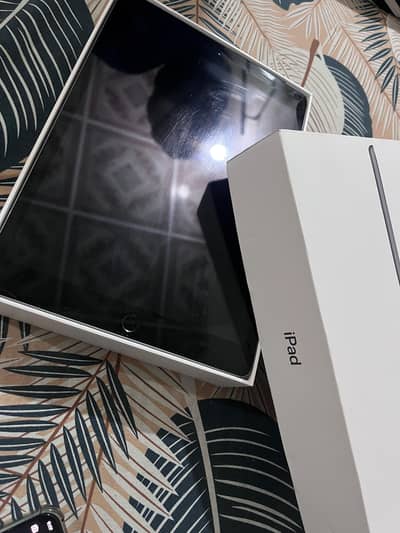 Apple ipad 8th generation 32GB |Wi-fi+cellular| (With Box)