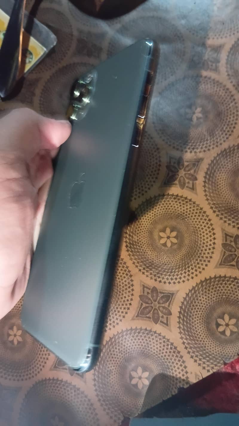 Apple iPhone 11 Pro Max 2