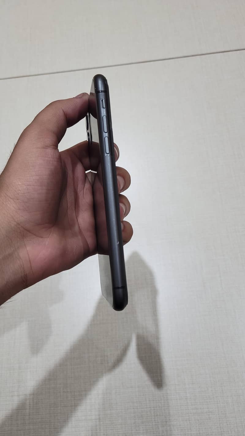 Apple iPhone 11 4