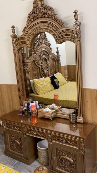 Luxury Wooden Dressing Table with Large Mirror – Heavy Carved Design