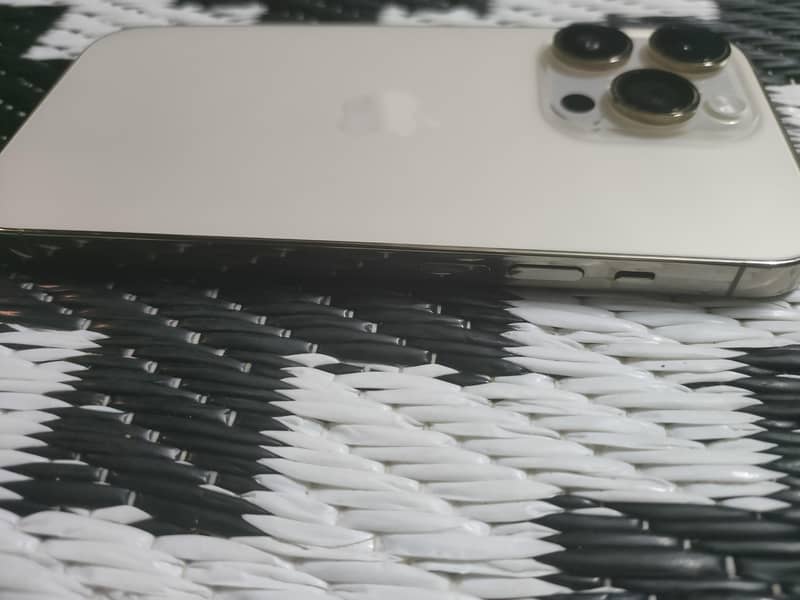 Apple iPhone 14 Pro 4