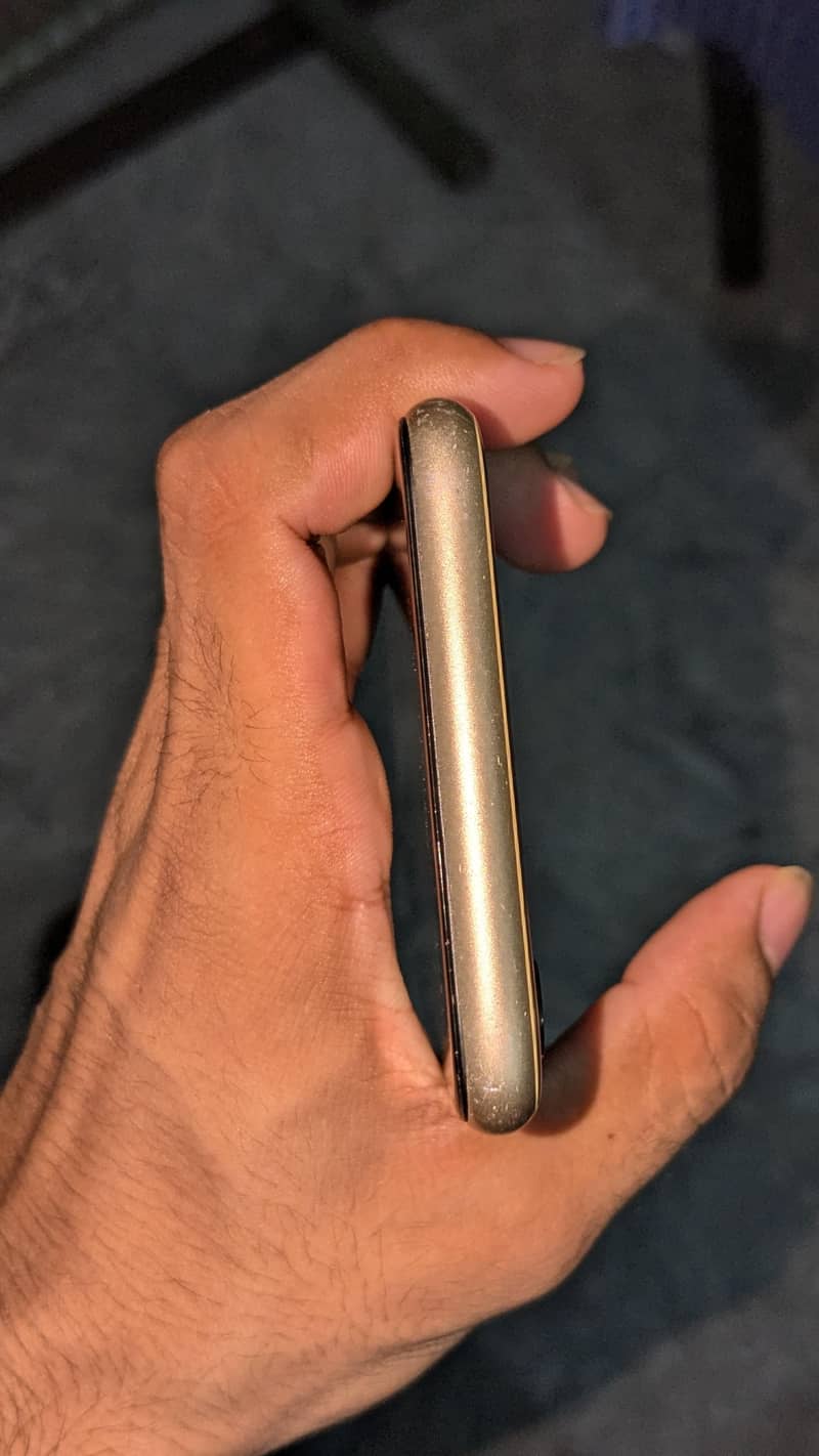 Apple iPhone X 4