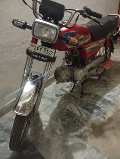 one hand used bike main koi fault nai hai  present ok hai