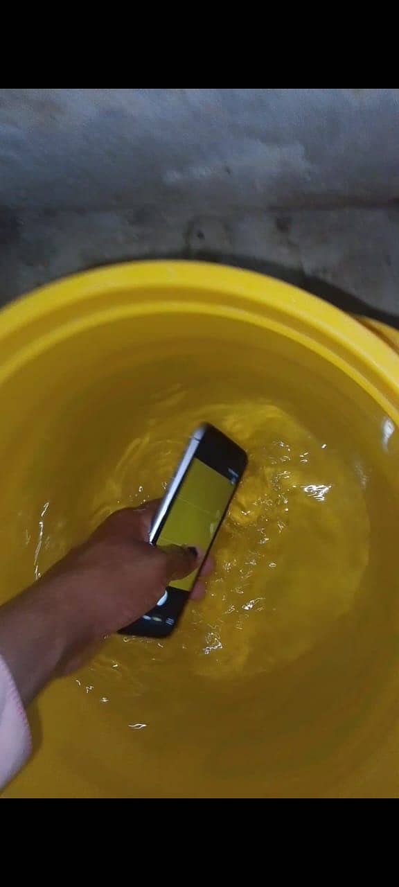 Apple iPhone 11 4