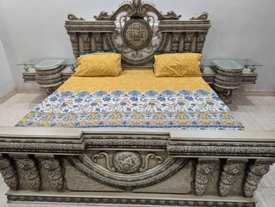 bed set with side table and dressing