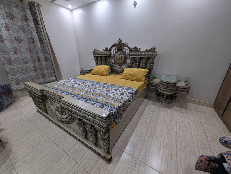 bed set with side table and dressing 2