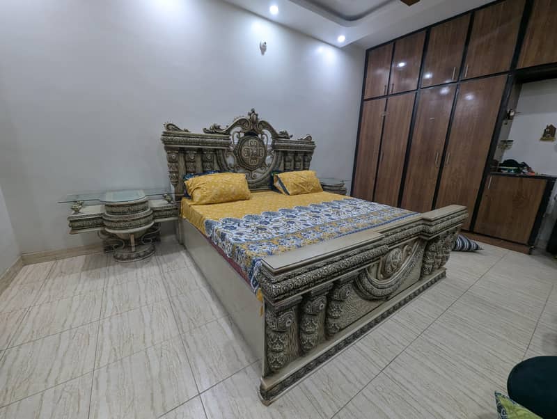 bed set with side table and dressing 3