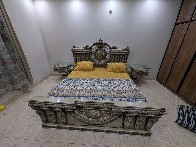 bed set with side table and dressing 4